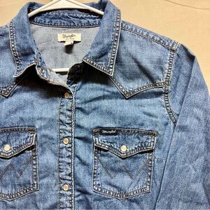 Wrangler Long Sleeve Western Shirt Womens Size Med Blue Denim Pearl Snap